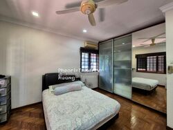 Highland Road (D19), Terrace #480404811